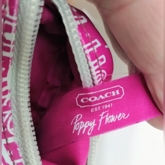 Coach Poppy Pouch - Picture 9 of 11